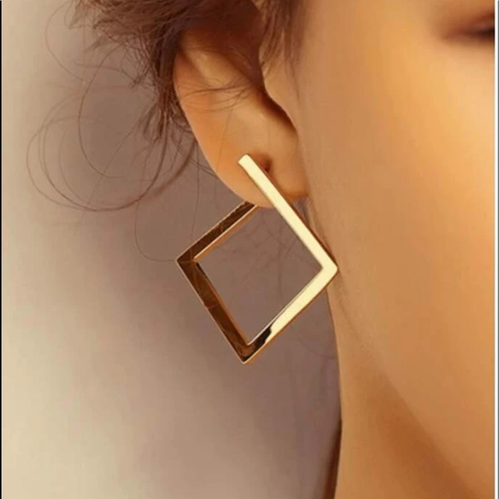 🔲 New! Gold Geometric Hoop Earrings
